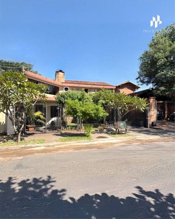 En Venta - CASA DE 6 DORMITORIOS EN BARRIO HERRERA